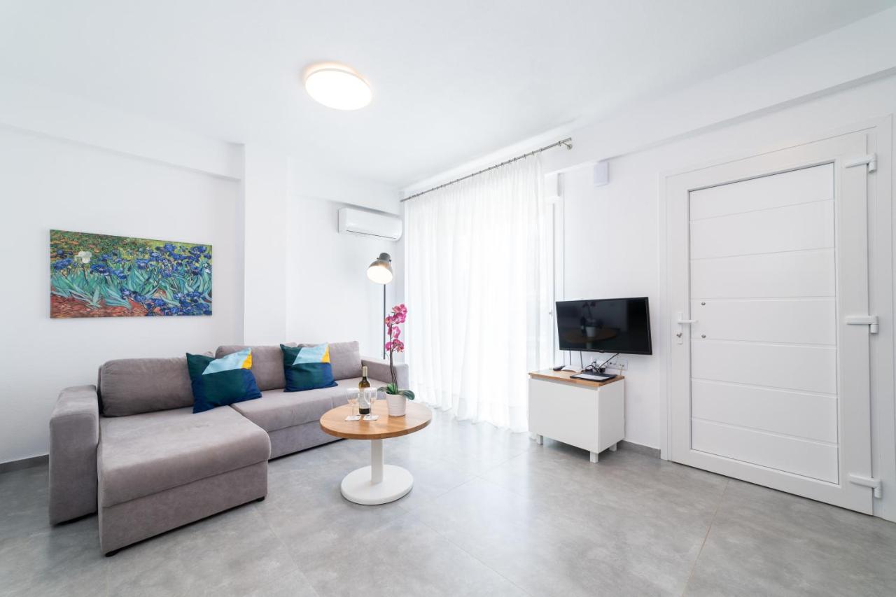 Dionysos Residential Complex Leilighet Ofrínion Eksteriør bilde