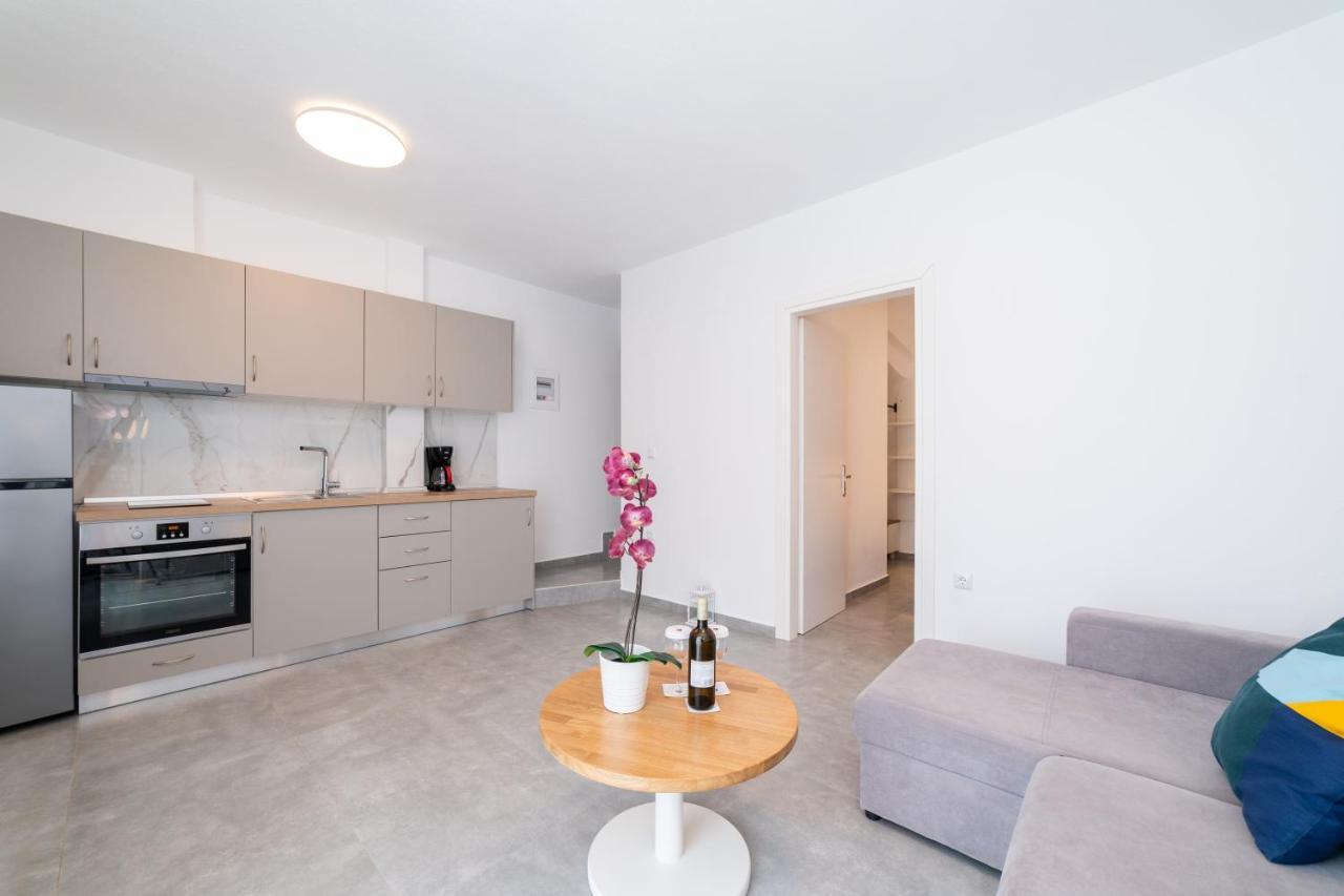 Dionysos Residential Complex Leilighet Ofrínion Eksteriør bilde